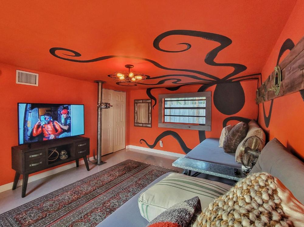 The Captain's Quarters - Home & Guesthouse